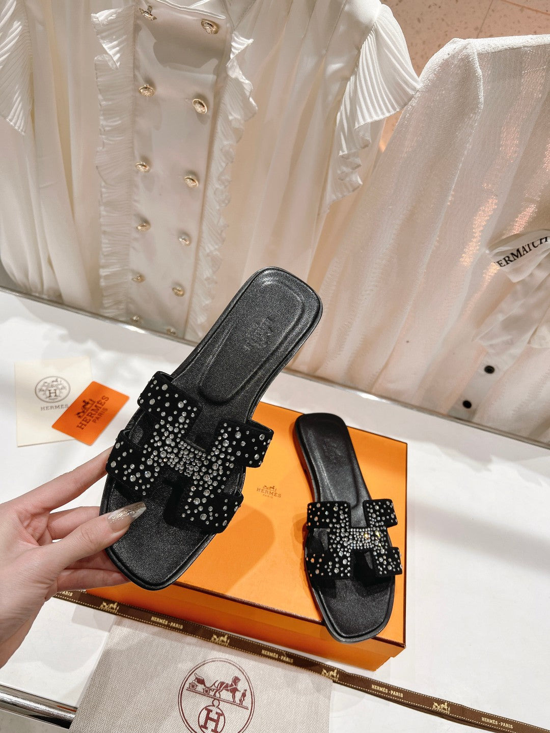 0RAN SANDAL BLACK LAMBSKIN ATTACH CRYSTALS