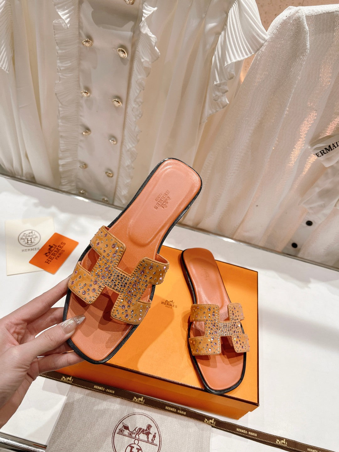 0RAN SANDAL BRIGHT ORANGE LAMBSKIN ATTACH CRYSTALS