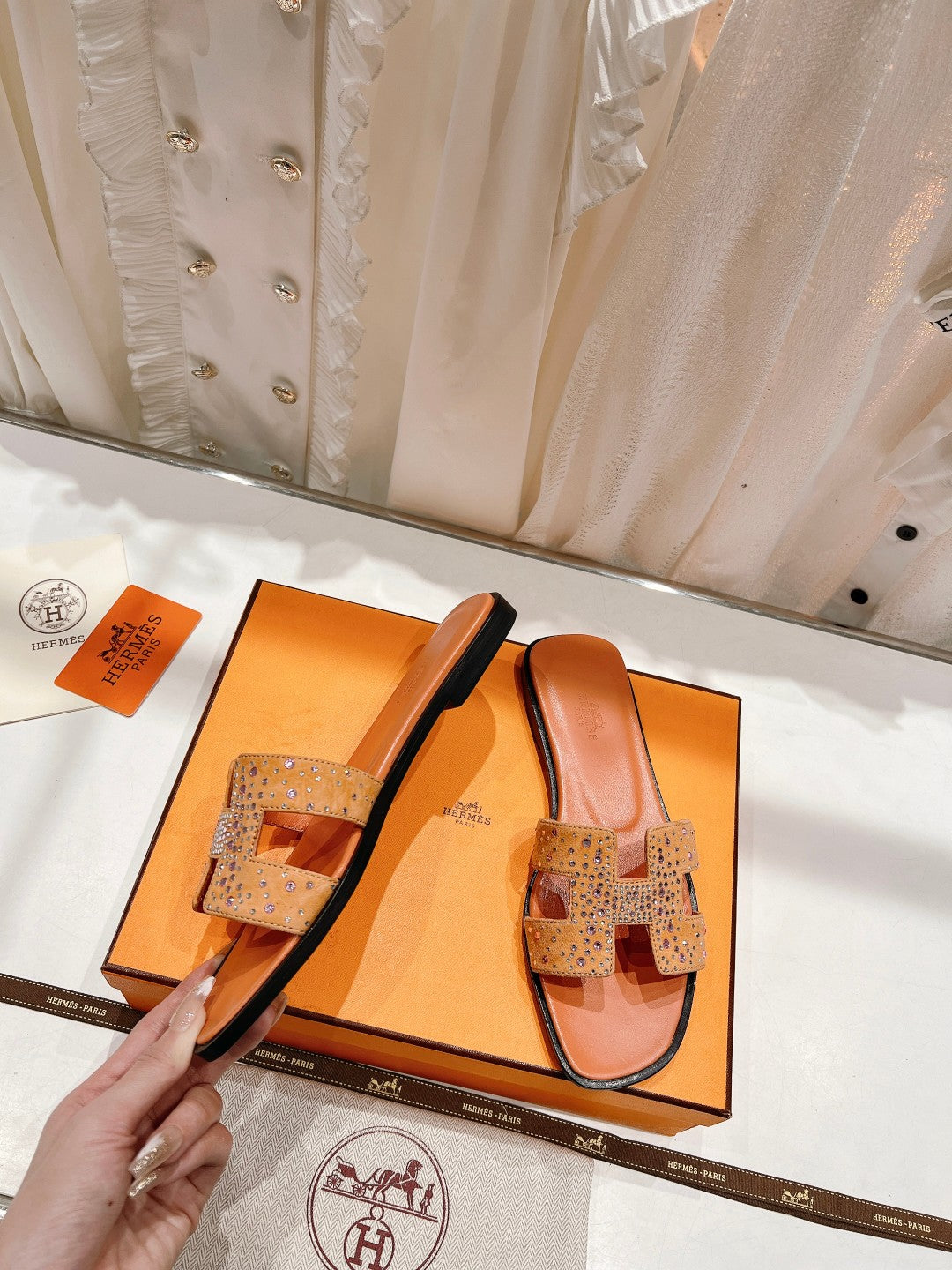 0RAN SANDAL BRIGHT ORANGE LAMBSKIN ATTACH CRYSTALS